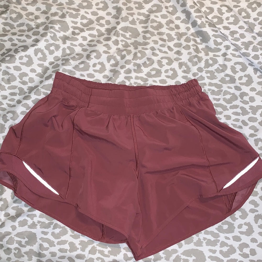 lululemon hotty hot shorts 4” sz 8!